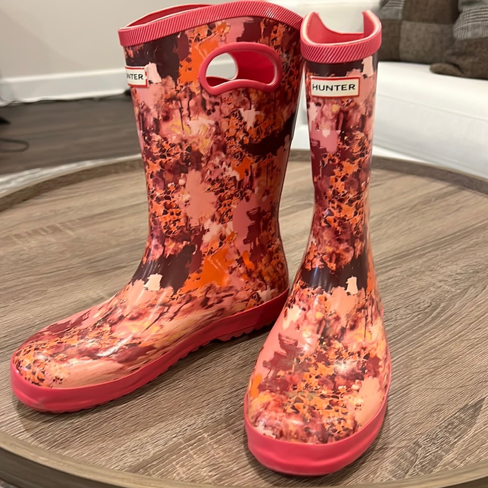 Hunter women’s rain boots, pink multicolor, size 5